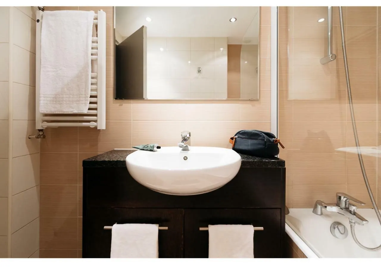 ***  Hotel La Brunerie لو دوز آلب فرنسا